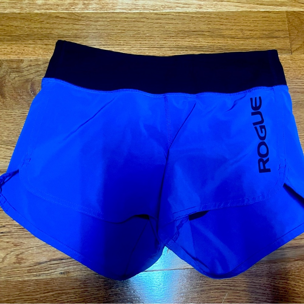 Rogue shorts with inner lining. In good/fair used condition. Size XS